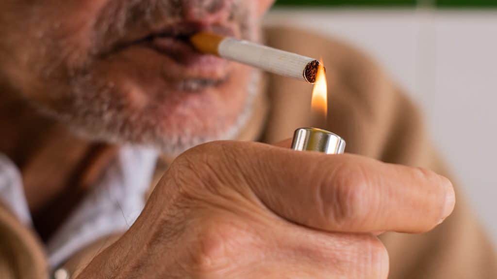 Come incide il fumo sul trapianto di capelli | Dr Cinik